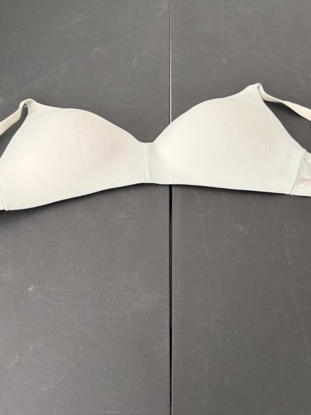 GENTLY USED Victoria's Secret PINK Women Bra 38D Silver Wear Everywhere Wireless